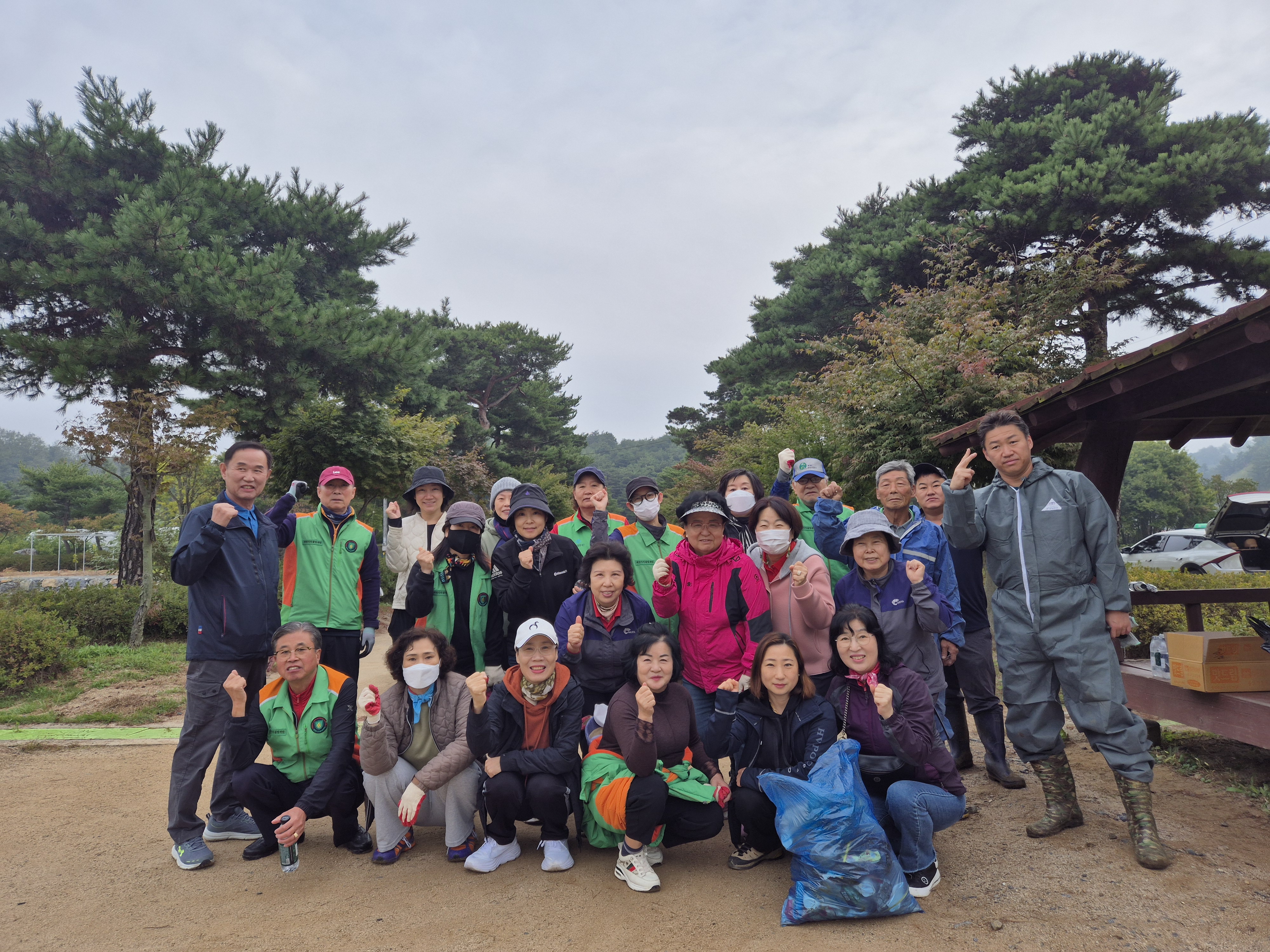 의림지동 자율방재단 삼한의초록길 환경정화 활동 이미지 3